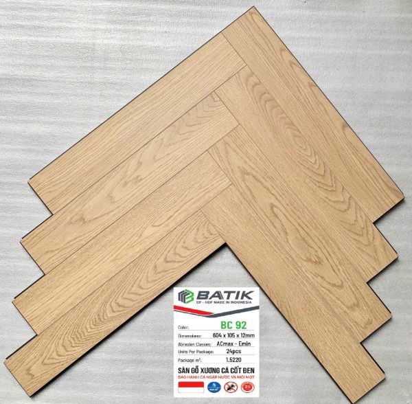 Sàn gỗ xương cá cốt đen Batik